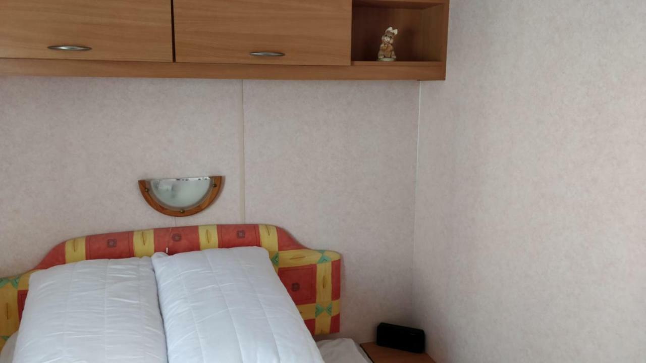 Campsite 8 Berth Sealands *